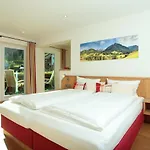 Hotel Almajur Mittelberg