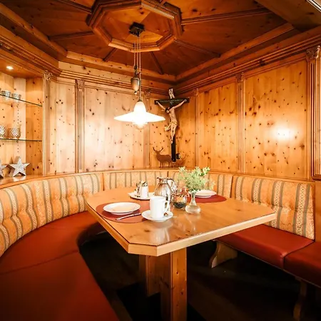 Hotel Almajur Mittelberg
