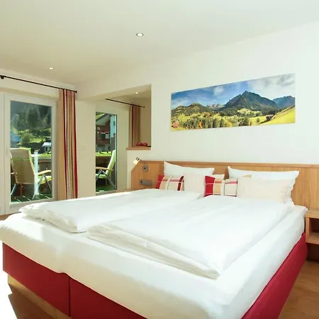 Hotel Almajur Mittelberg